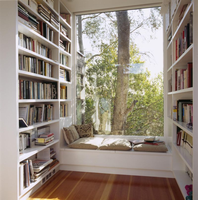 Phòng đọc sách đặt ngay cửa sổ 