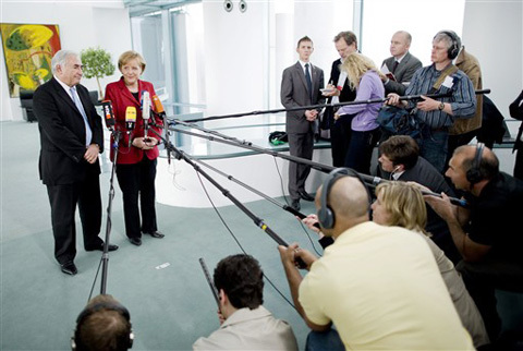 Thủ tướng Đức Angela Merkel và lãnh đạo IMF tỏ ra lo ngại về tình hình Hy Lạp. Ảnh: AFP